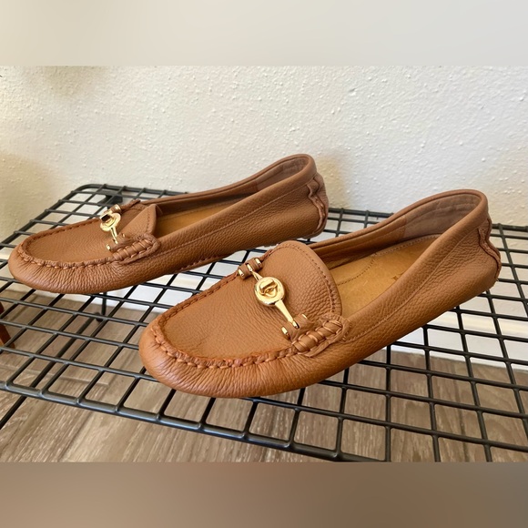 NEW Women’s Arlene Coach Moccasin Loafer, Tan, Size US 7. - Picture 2 of 15